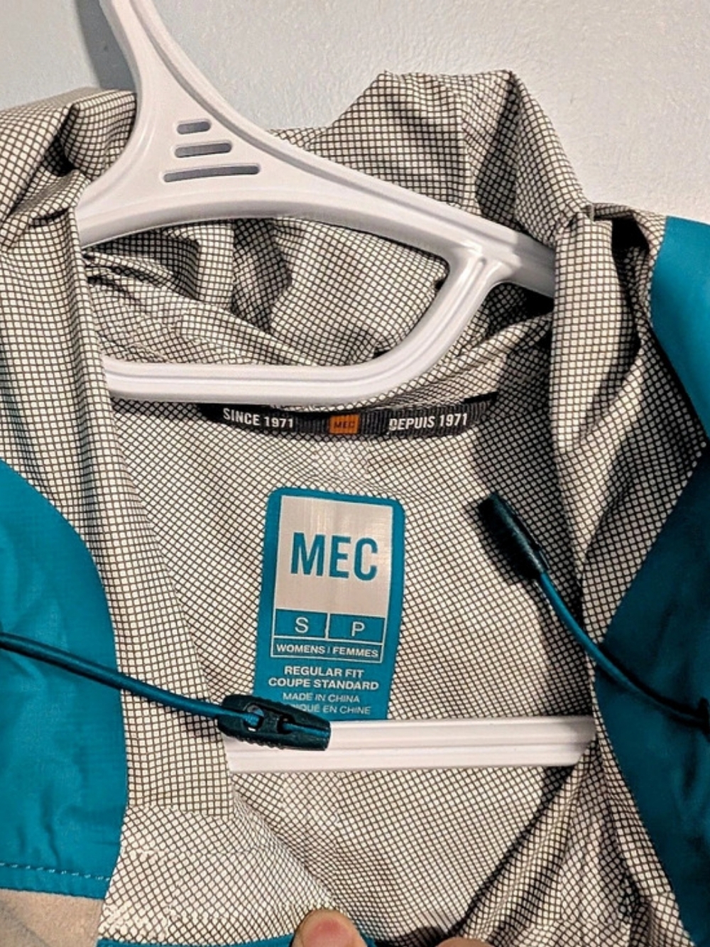MEC Gore-Tex jacket Color Block Shell Jacket Size Small - Picture 3 of 5
